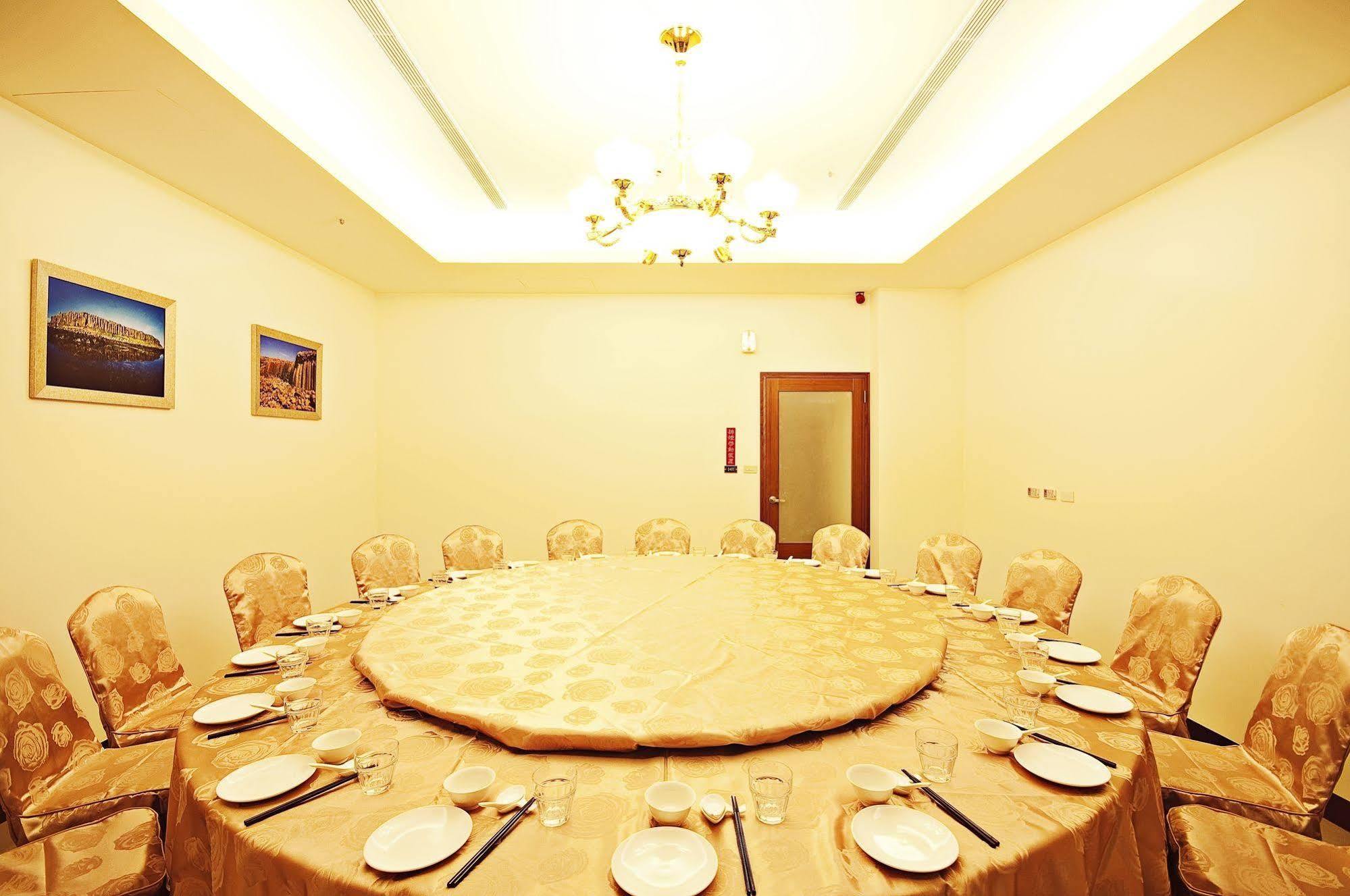 Yaling Hotel Маґун Екстер'єр фото